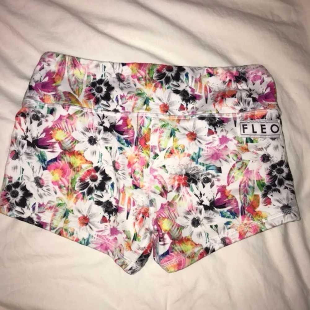 EUC Fleo Shorts Voltaic Ghost Size Medium